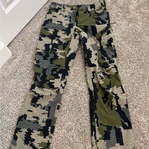 KUIU WOMENS HUNTING PANTS